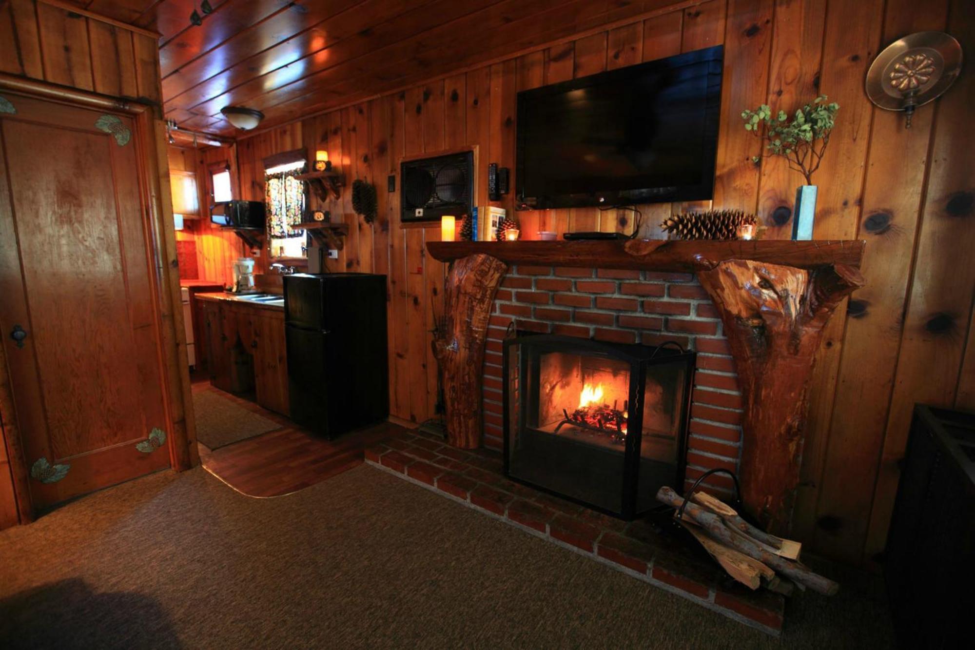 Sleepy Hollow Cabins And Hotel Crestline Exterior foto