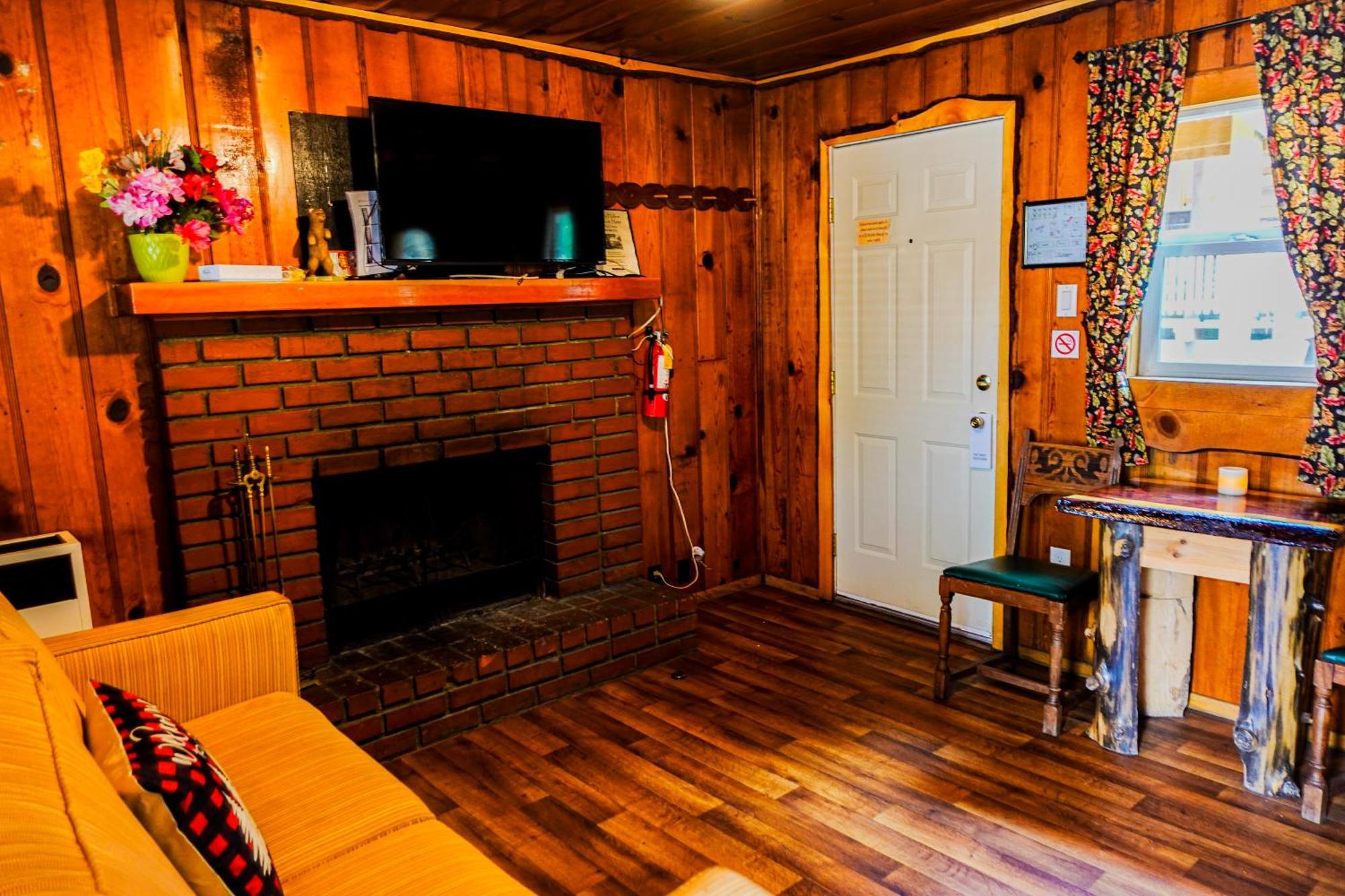 Sleepy Hollow Cabins And Hotel Crestline Exterior foto