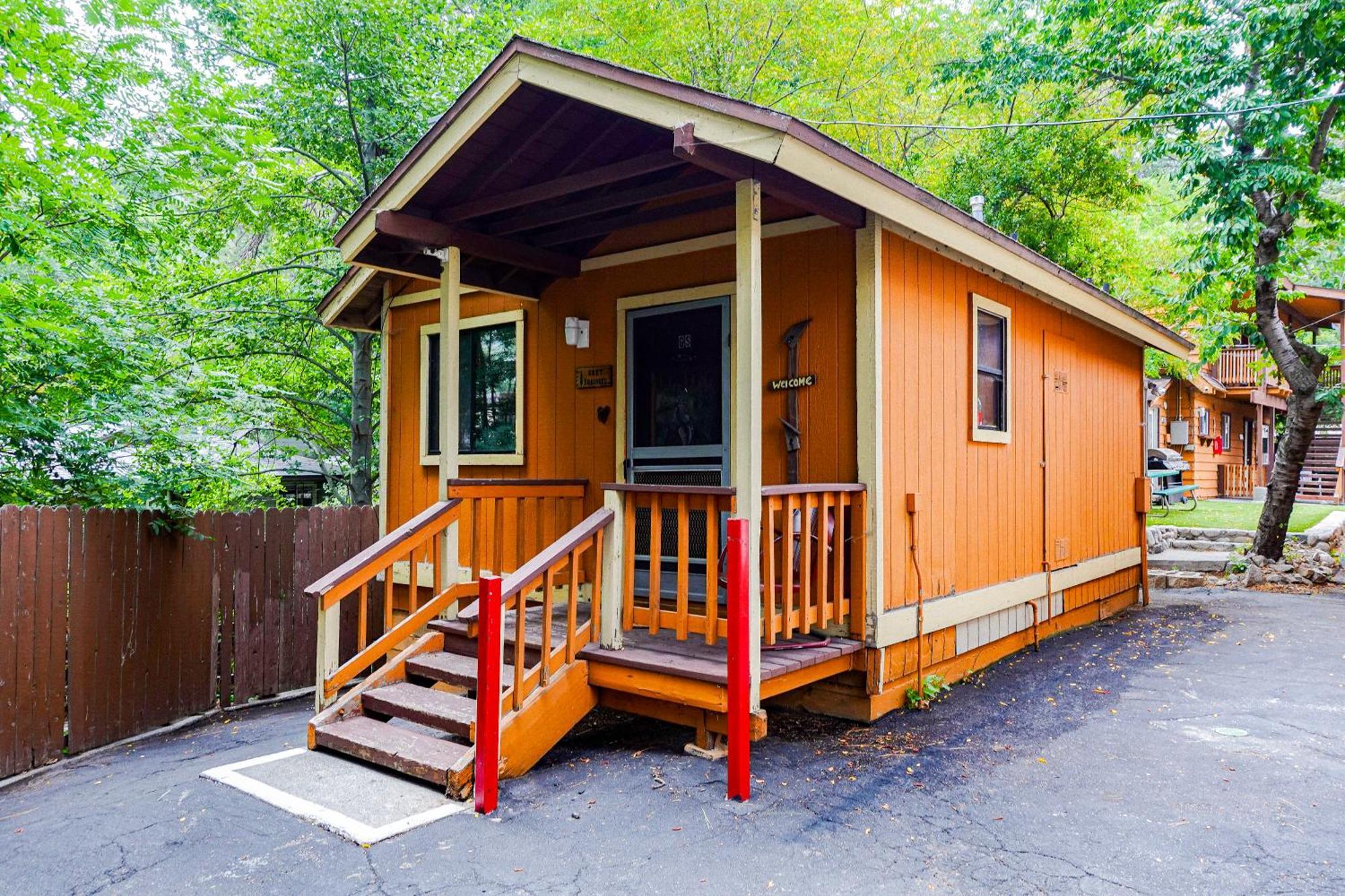 Sleepy Hollow Cabins And Hotel Crestline Exterior foto
