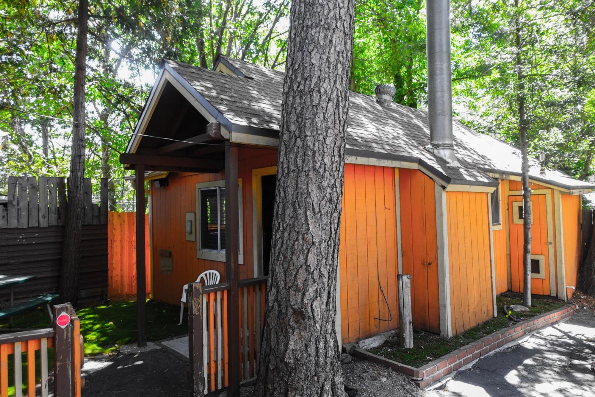 Sleepy Hollow Cabins And Hotel Crestline Exterior foto