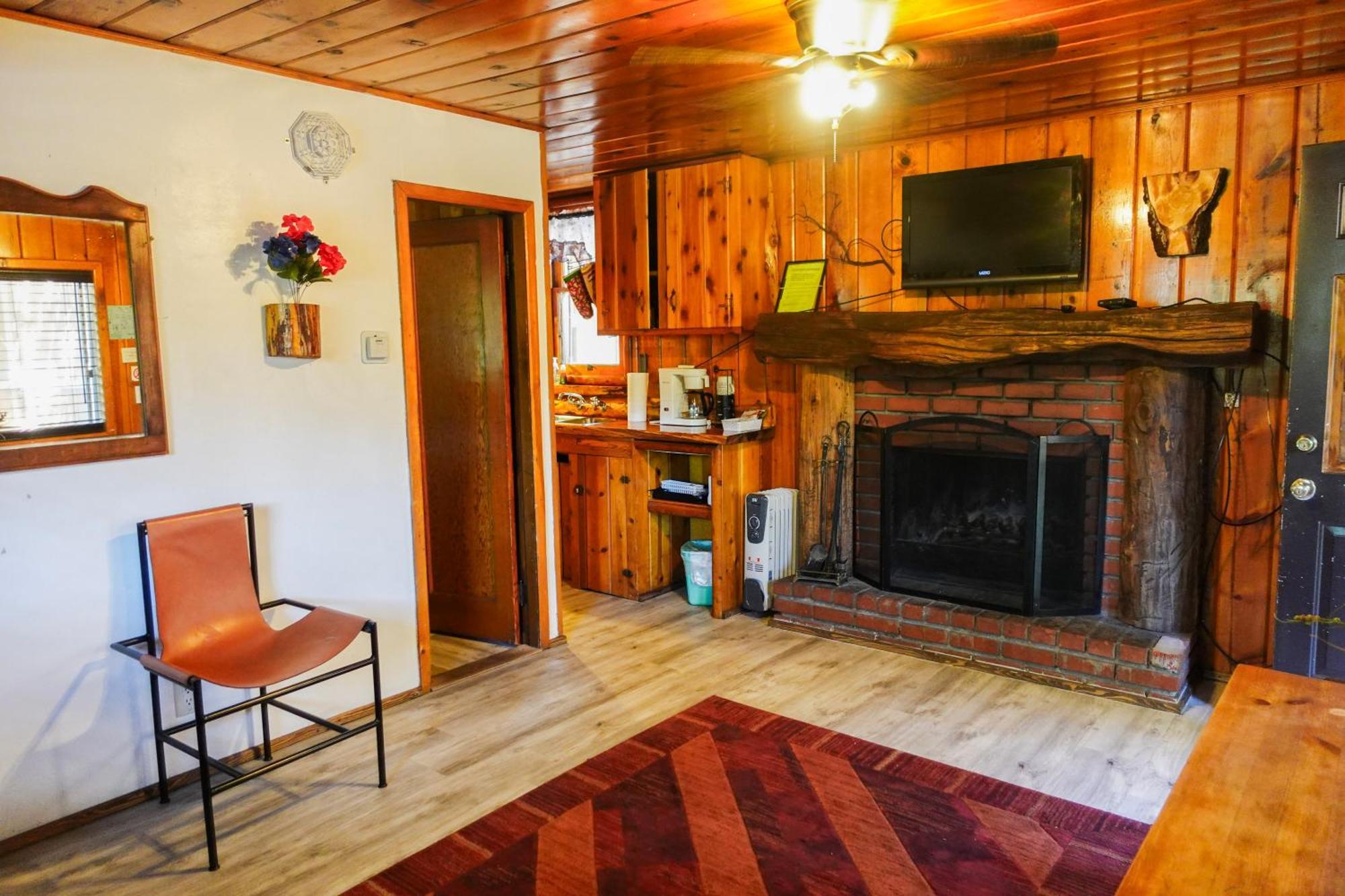 Sleepy Hollow Cabins And Hotel Crestline Exterior foto