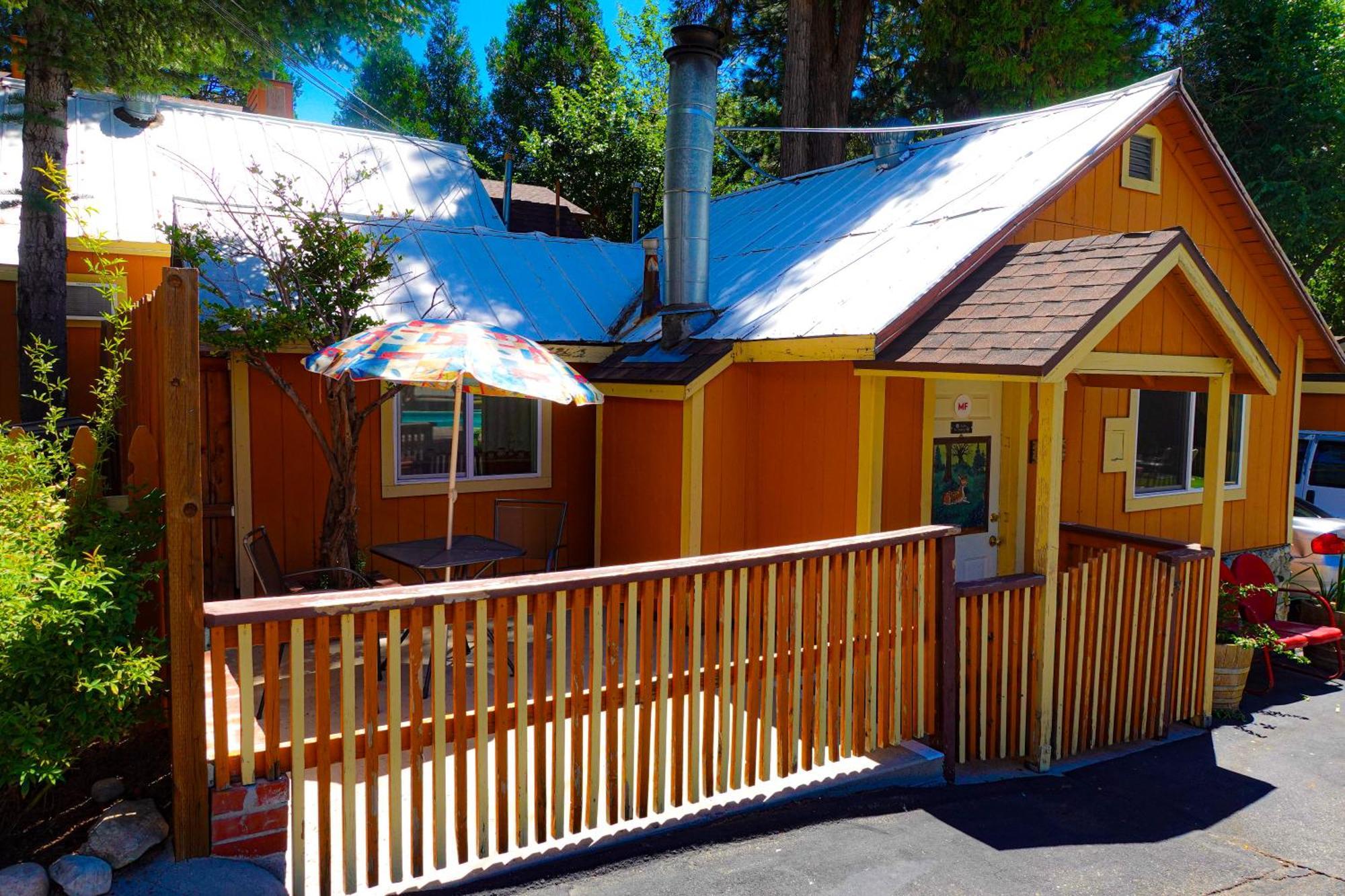 Sleepy Hollow Cabins And Hotel Crestline Exterior foto